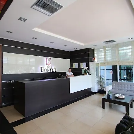 Hotel Bonita-3
